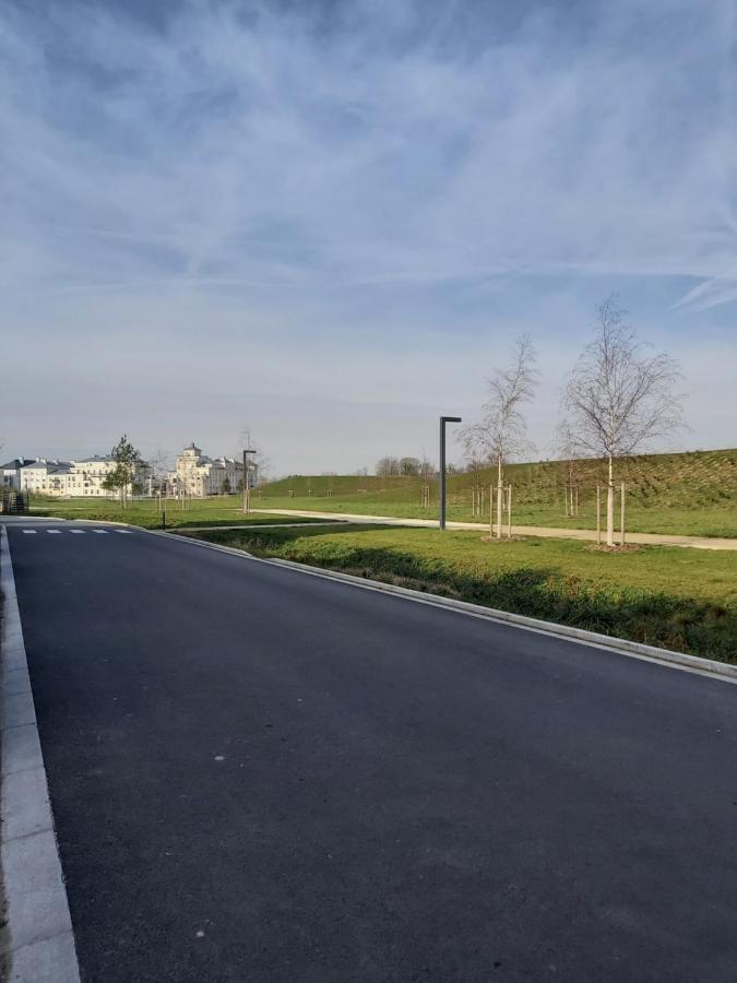 3 Room Flat In Parklane - 1,5Km Disney セリ エクステリア 写真